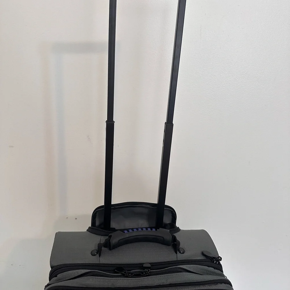 LUCAS Black and Gray Wheeling suitcase carry on